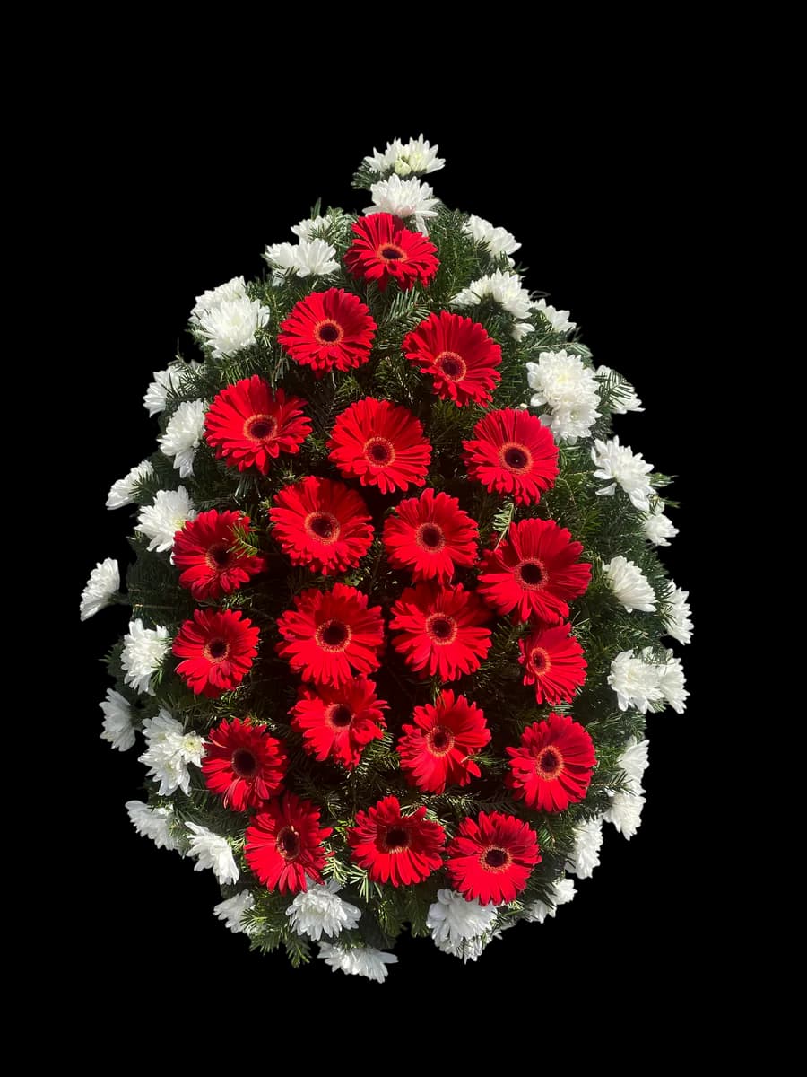Coroană funerară cu gerbere roșii și crizanteme albe pe stativ